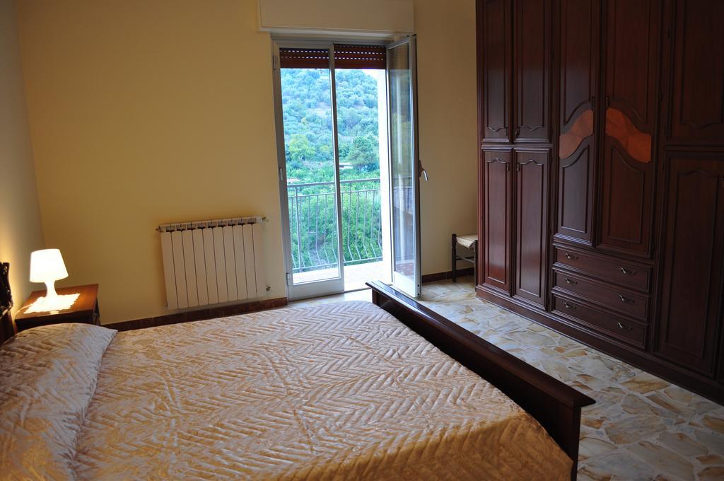 Casa Catena Francavilla di Sicilia Rum bild