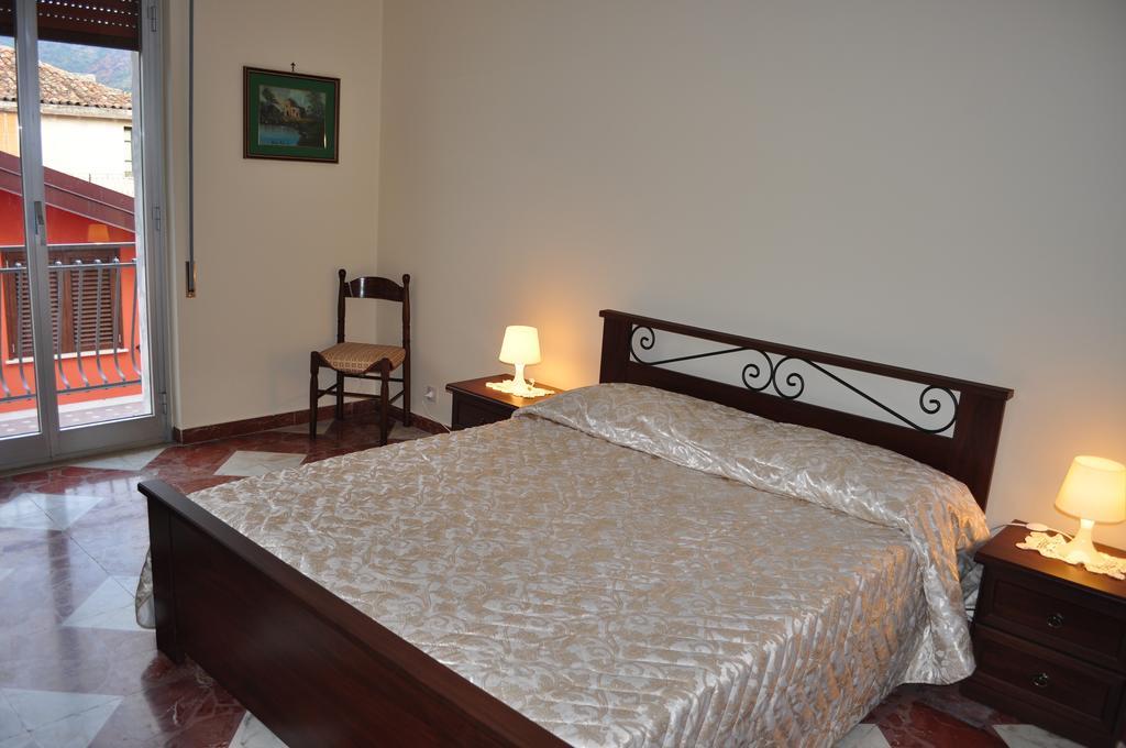 Casa Catena Francavilla di Sicilia Rum bild