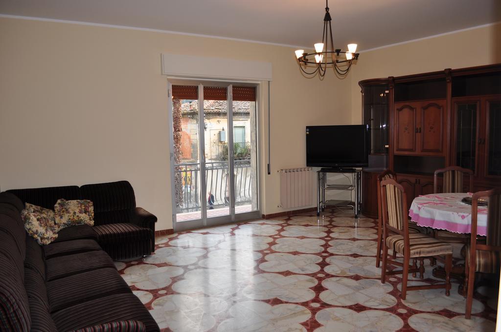 Casa Catena Francavilla di Sicilia Rum bild